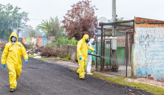 Leptospirose: Equipe de Controle de Zoonoses pulveriza o bairro Mato Grande para conter a doença