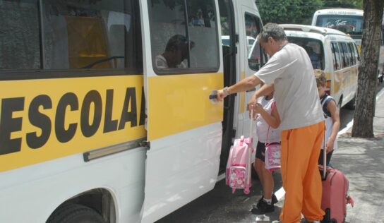 Auxílio emergencial, de R$ 3 mil, para transportadores escolares