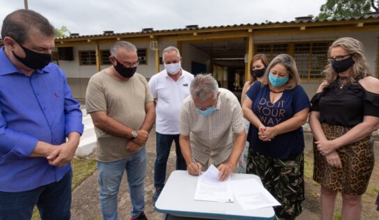 Prefeitura de Canoas assina contratos para a reconstrução de mais duas escolas municipais