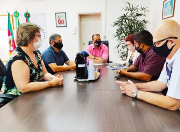 Presidente da Câmara recebe integrantes da Associação dos Engenheiros e Arquitetos de Canoas