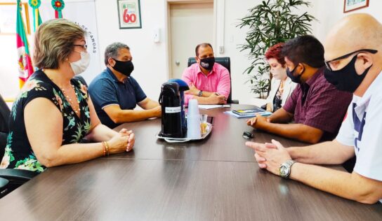 Presidente da Câmara recebe integrantes da Associação dos Engenheiros e Arquitetos de Canoas