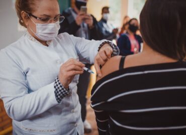 Sucesso na vacinação dos profissionais de educação em Canoas