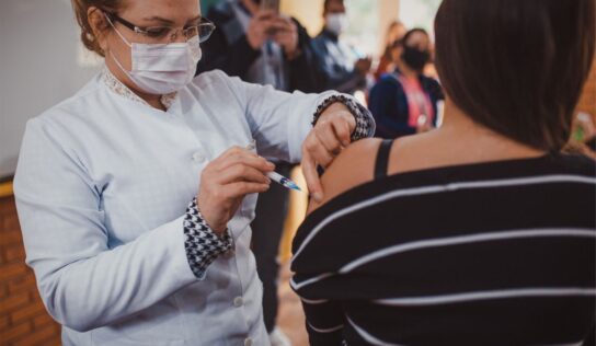 Sucesso na vacinação dos profissionais de educação em Canoas