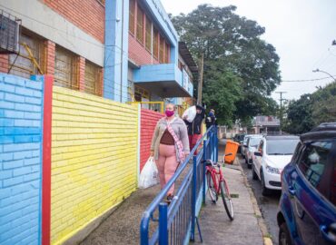 Educação entrega mais de 5 mil cestas básicas às famílias carentes de Canoas