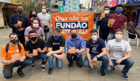 NOVO realiza ato contra Fundão Eleitoral em Canoas