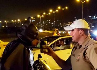 Batman, da baladinha, agora quer a Noite do Pijama