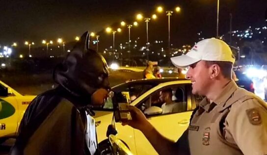 Batman, da baladinha, agora quer a Noite do Pijama