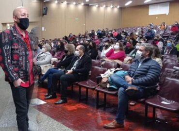 Palestra com Fabrício Carpinejar e professores insatisfeitos