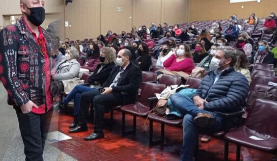 Palestra com Fabrício Carpinejar e professores insatisfeitos