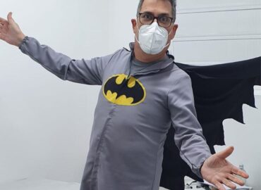 E o Batman deu plantão o Centro de Atenção à Saúde da Criança de Canoas