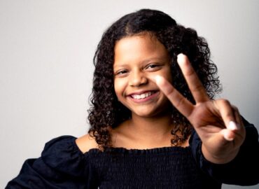 Canoense Mel Grebin, a finalista do The Voice Kids, e essa <em>Força Estranha</em>