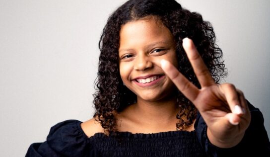 Canoense Mel Grebin, a finalista do The Voice Kids, e essa <em>Força Estranha</em>