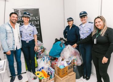 Movimento Ação por Canoas recebe doação de brinquedos da Base Aérea